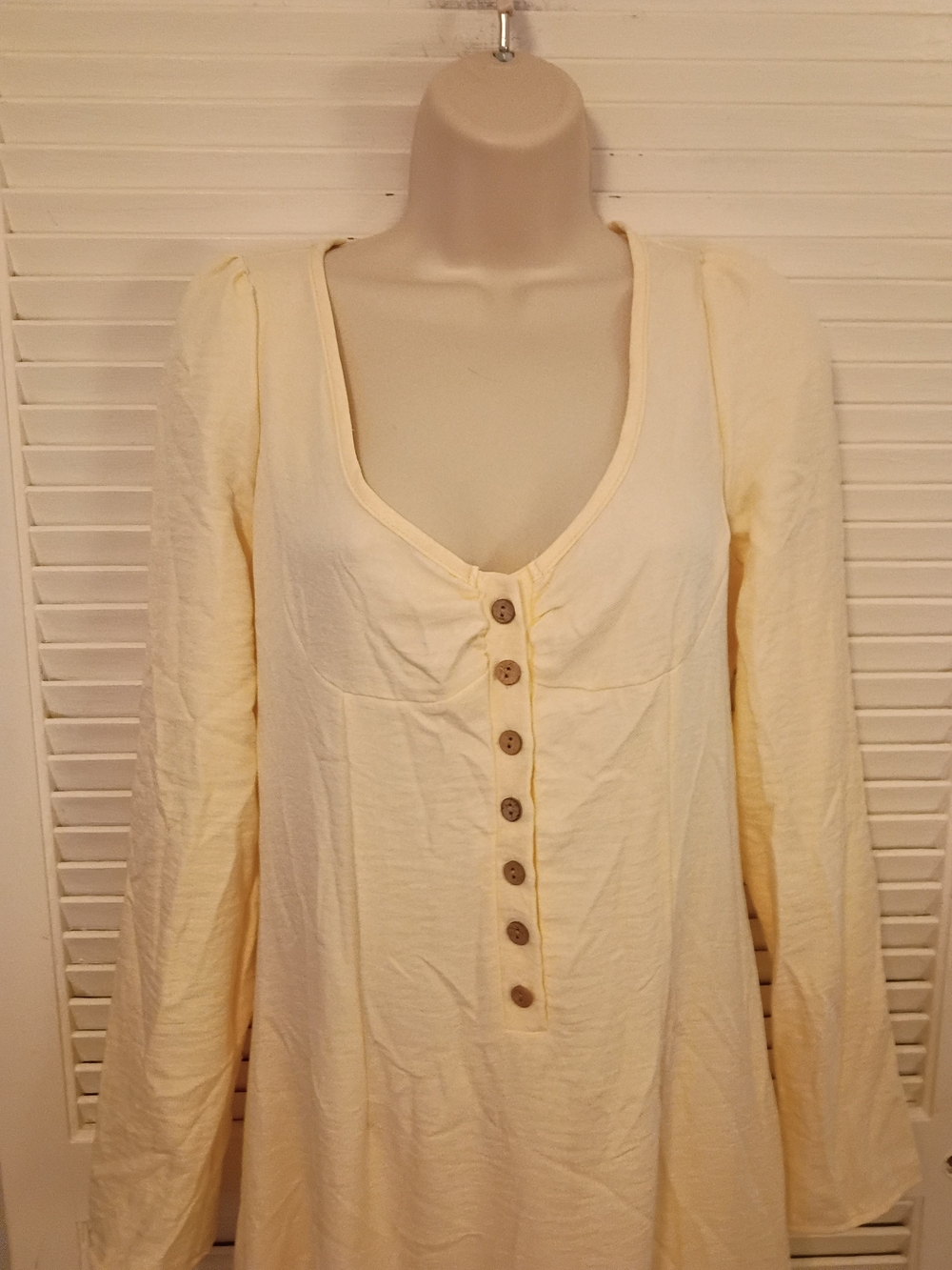 Elegant Cream Button-Front Maxi Dress with Ruffle Hem - Picture 3 of 8